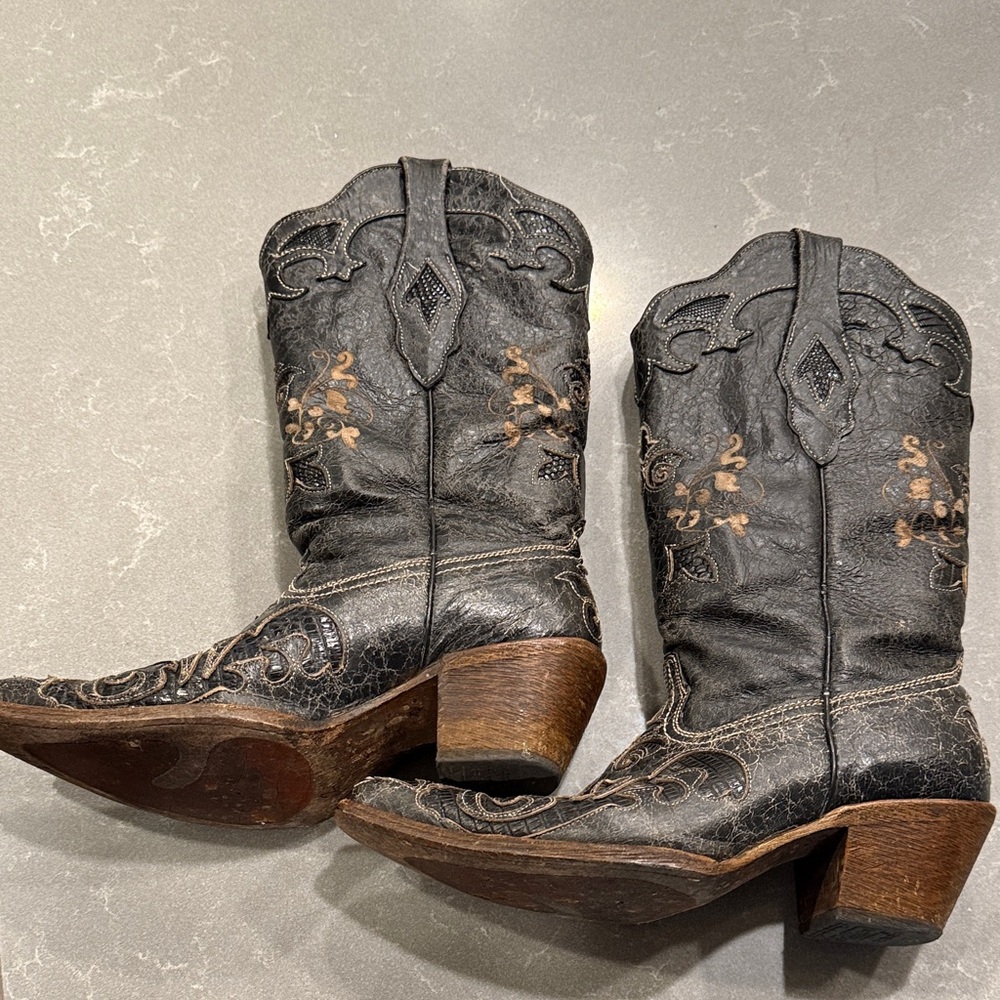 Corral Vintage Black Leather Boots - Picture 12 of 13